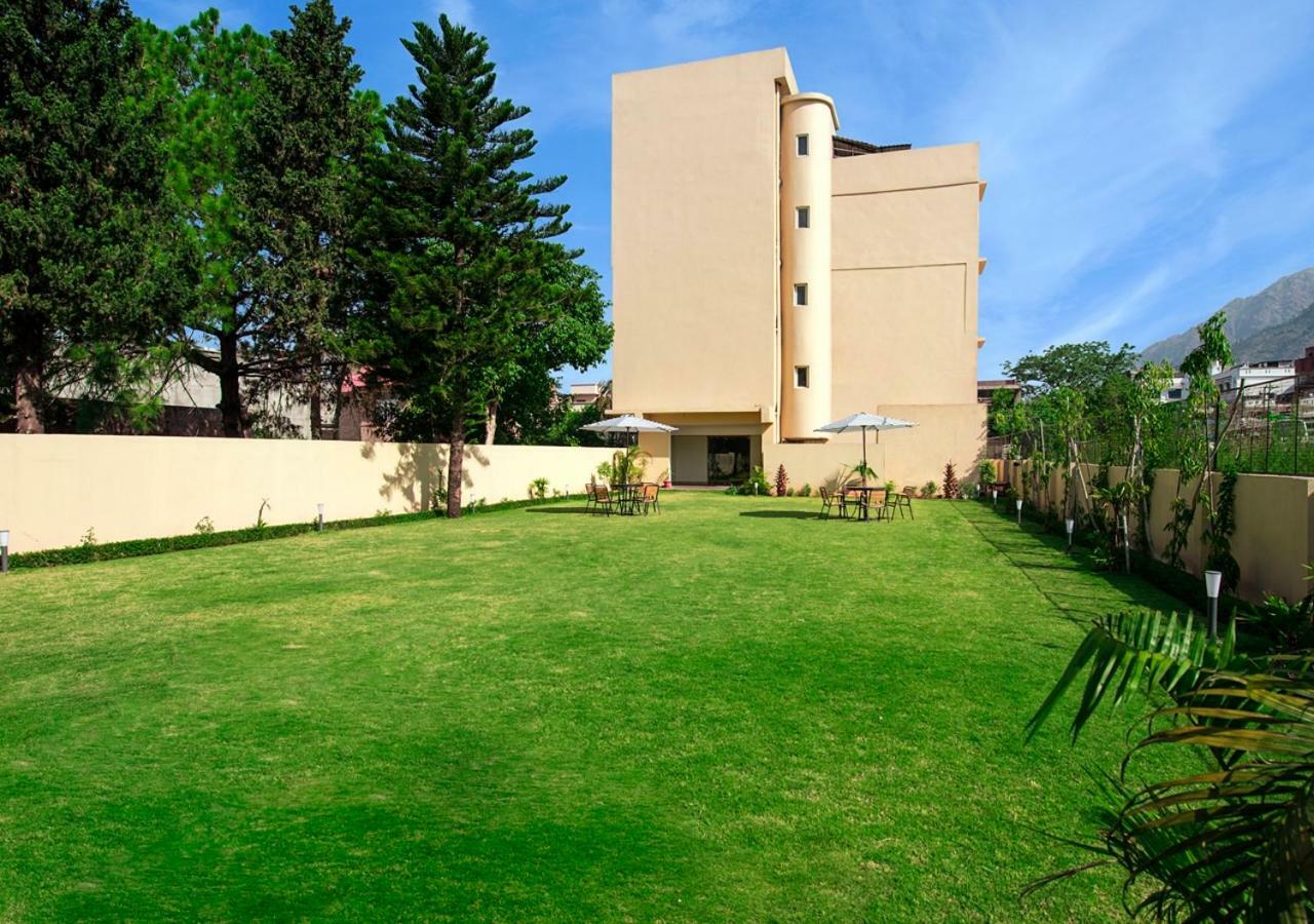 Clarks Inn Suites Katra Екстер'єр фото