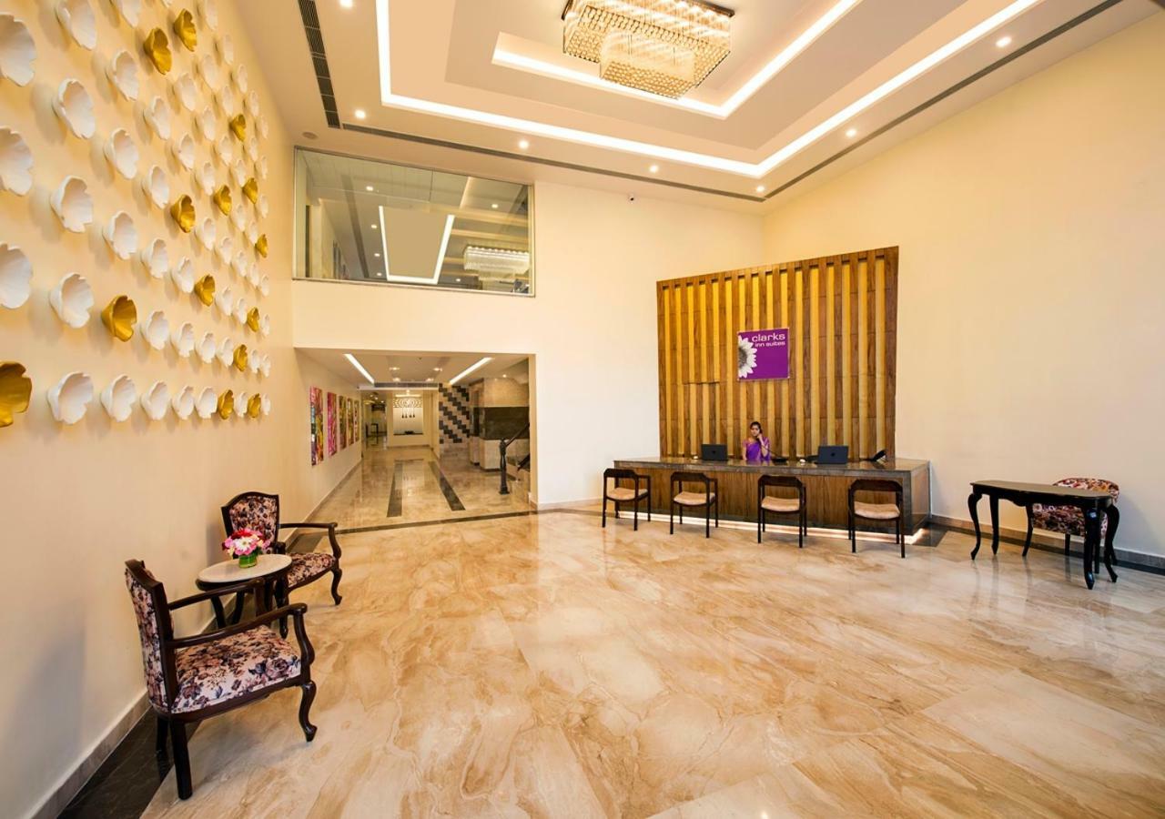 Clarks Inn Suites Katra Екстер'єр фото