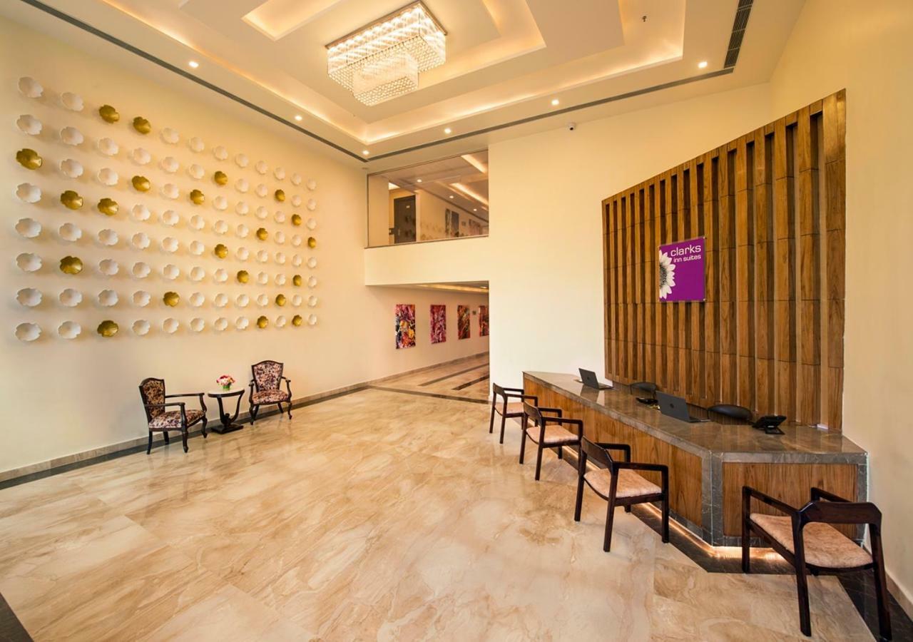 Clarks Inn Suites Katra Екстер'єр фото
